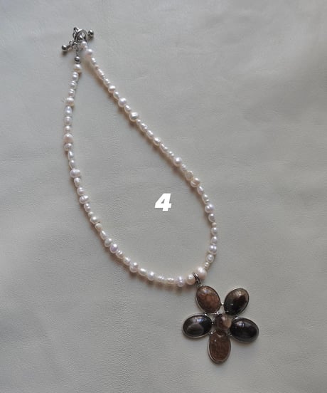 DESERT FLOWER (white & brown) new