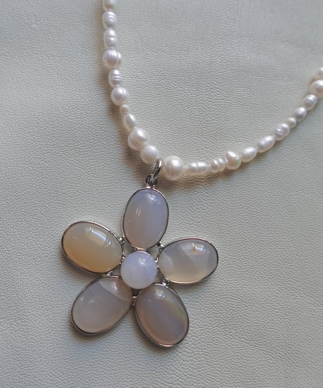 DESERT FLOWER (white & brown) new