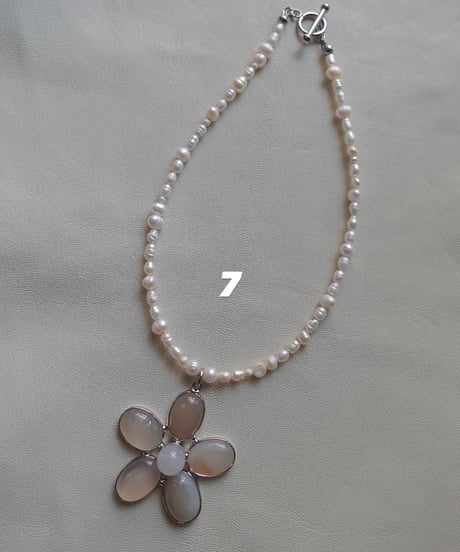 DESERT FLOWER (white & brown) new
