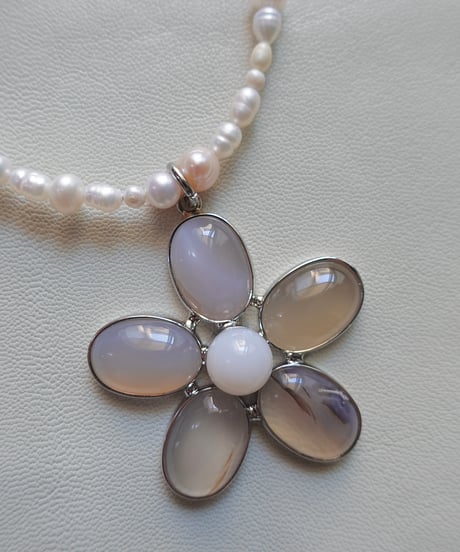 DESERT FLOWER (white & brown) new