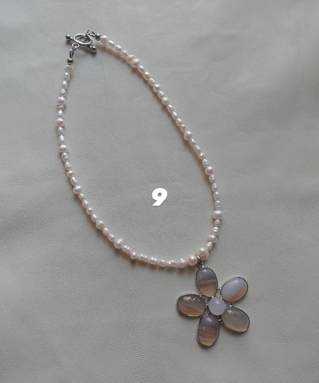 DESERT FLOWER (white & brown) new