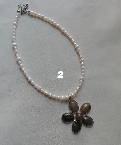 DESERT FLOWER (white & brown) new