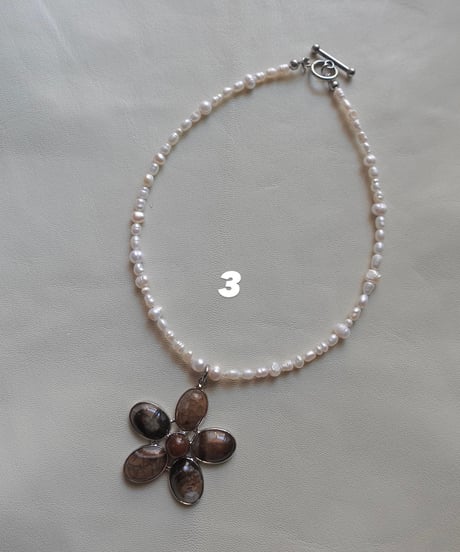 DESERT FLOWER (white & brown) new