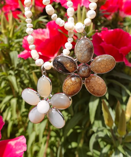 DESERT FLOWER (white & brown) new