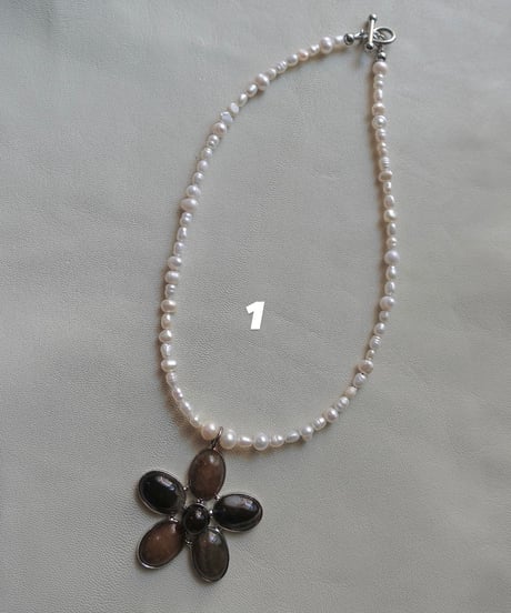 DESERT FLOWER (white & brown) new