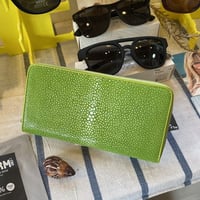 スティングレイ（ガルーシャ） ラウンドファスナー長財布 キャビア