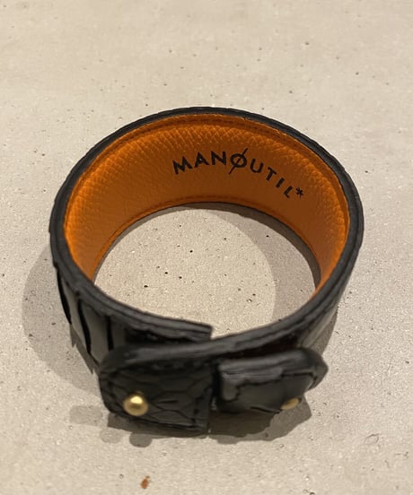 OSTRICH CENTER LEG BANGLE