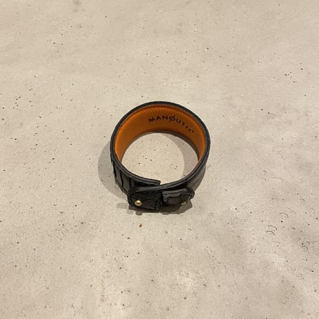 OSTRICH CENTER LEG BANGLE