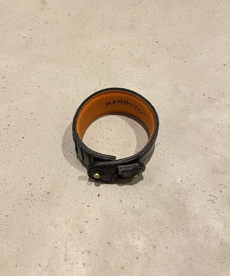 OSTRICH CENTER LEG BANGLE