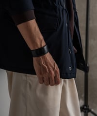 OSTRICH CENTER LEG BANGLE