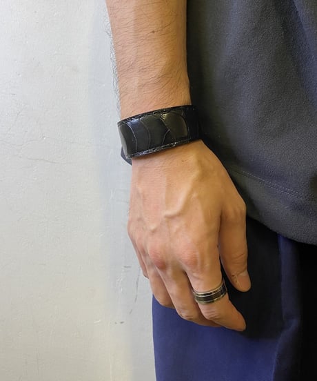 OSTRICH CENTER LEG BANGLE (UNISEX)