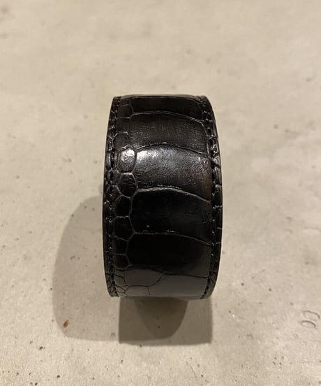 OSTRICH CENTER LEG BANGLE