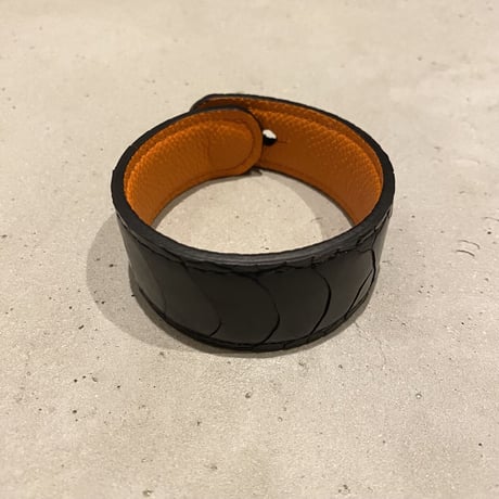 OSTRICH CENTER LEG BANGLE (UNISEX)