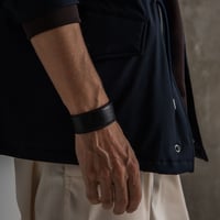 OSTRICH SIDE LEG BANGLE
