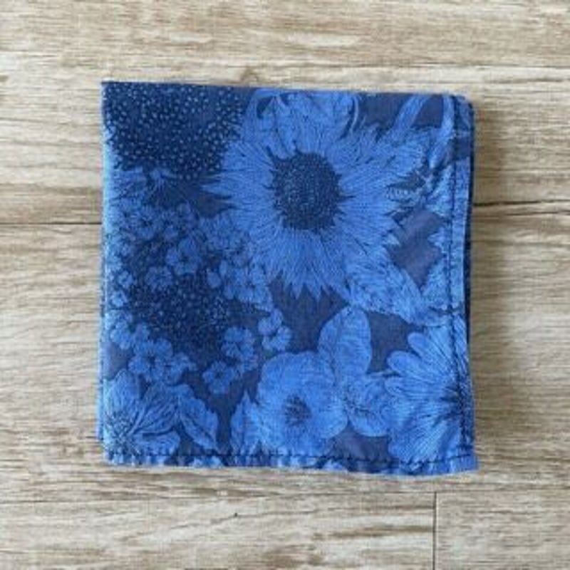 輸入リバティ　クラウド・ミス　ブルー系　ハンドメイド　ハンカチ　辰年リバティ！ 輸入リバティ クラウド・ミス ブルー系 ハンドメイド ハンカチ 辰年