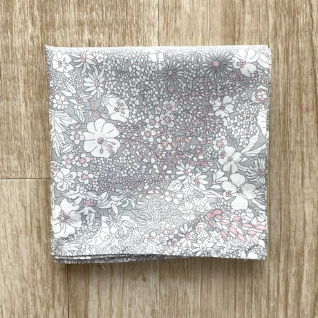 EQUNINOX ダークグリーン ハンカチ CATEGORY ハンカチ | CHICO's-closet