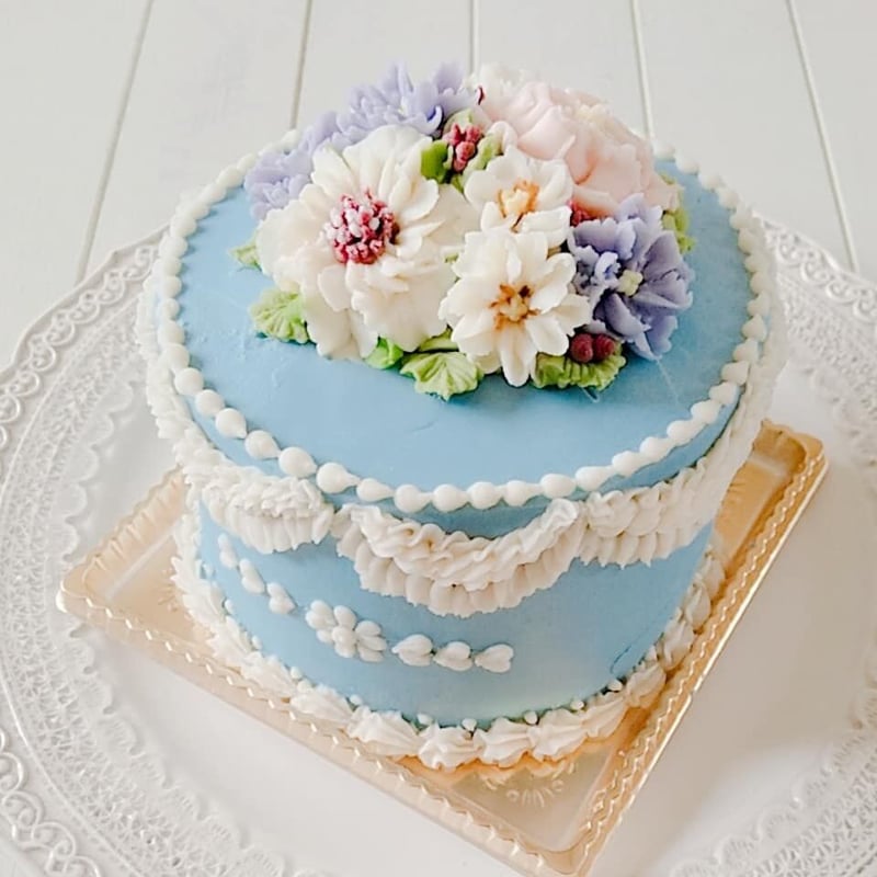 開けた瞬間歓声が上がる！美しいバロック調フラワーケーキ | BlueBee
