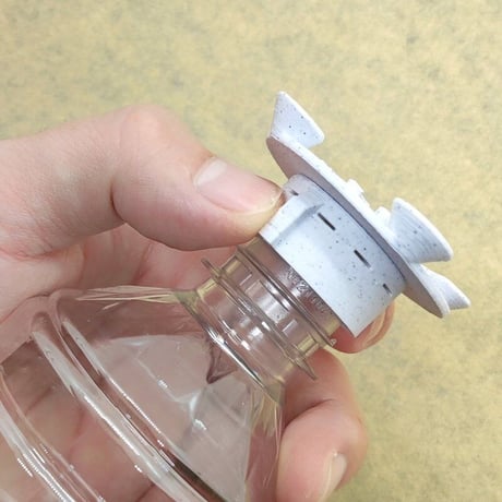 コオロギ給水器