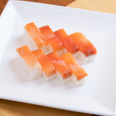 【ギフト・送料込】【冷凍】三太郎のしめ鯖寿司×ビワマス寿司　各８切
