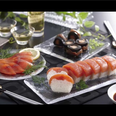 ほんのり甘くて、旨味香る　ビワマス棒寿司