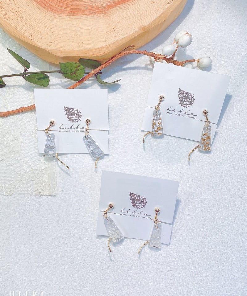 かすみ草ウェーブイヤリング | kikko ~preserved flower accessory~