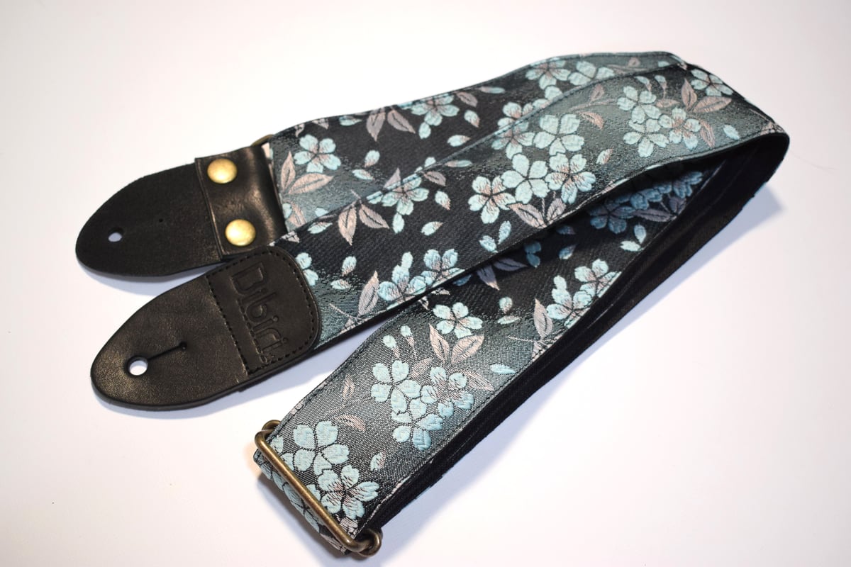 和柄 ギターストラップ 金襴 つぼみ葉桜 | Handmade Japanese Guitar