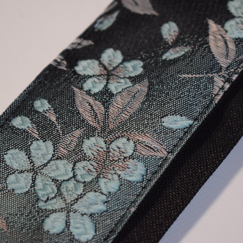 帆布ギターストラップ【つぼみ葉桜 水色】京都金襴 和柄 | Handmade