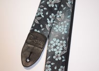 和柄　ギターストラップ　金襴　つぼみ葉桜 | Handmade Japanese Guitar Strap