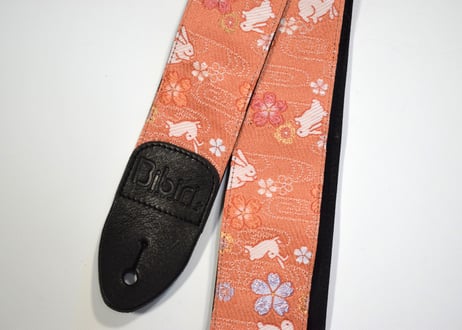 和柄　ギターストラップ　金襴　うさぎと桜 | Handmade Japanese Guitar Strap