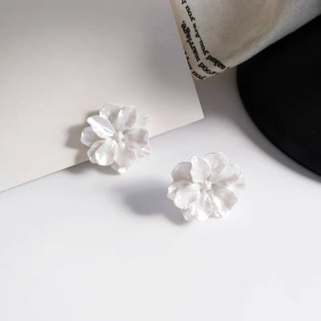 White flower　ピアス