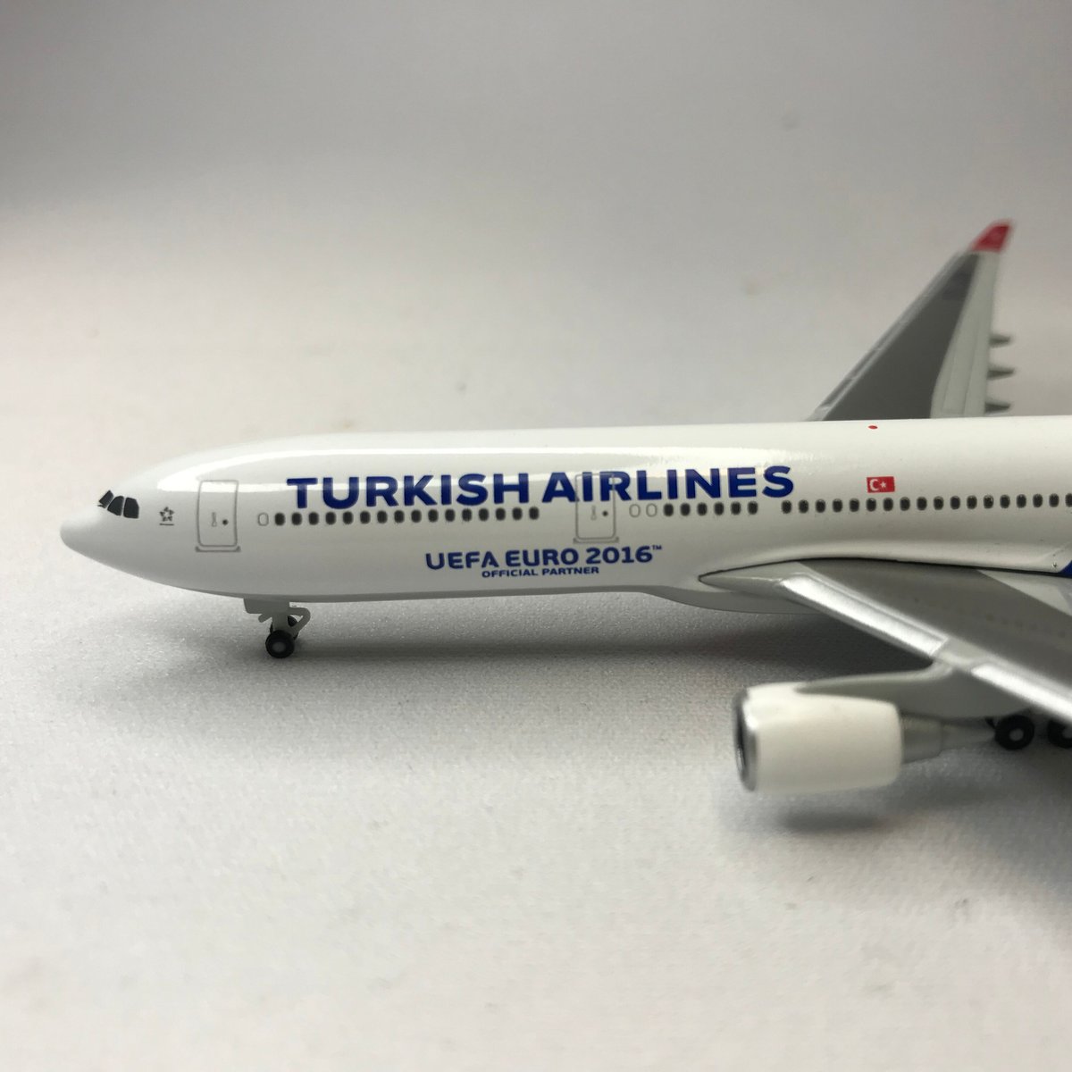 Herpa ヘルパ [529556] A330-300 トルコ航空「UEFAユーロ2016」