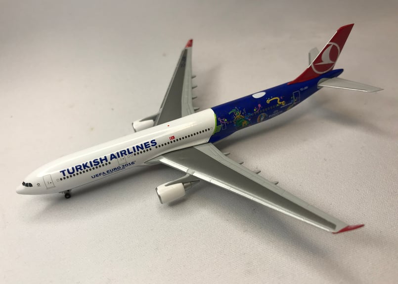 Herpa ヘルパ [529556] A330-300 トルコ航空「UEFAユーロ2016」