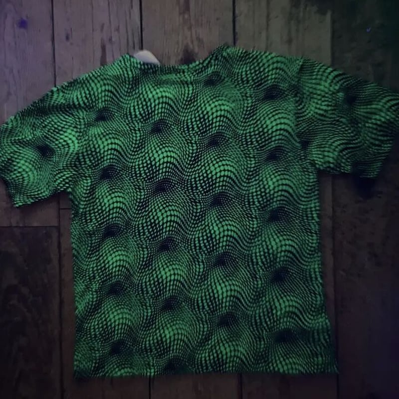 グリーンサイケデリックシルクスクリーンTシャツ | KOKORO