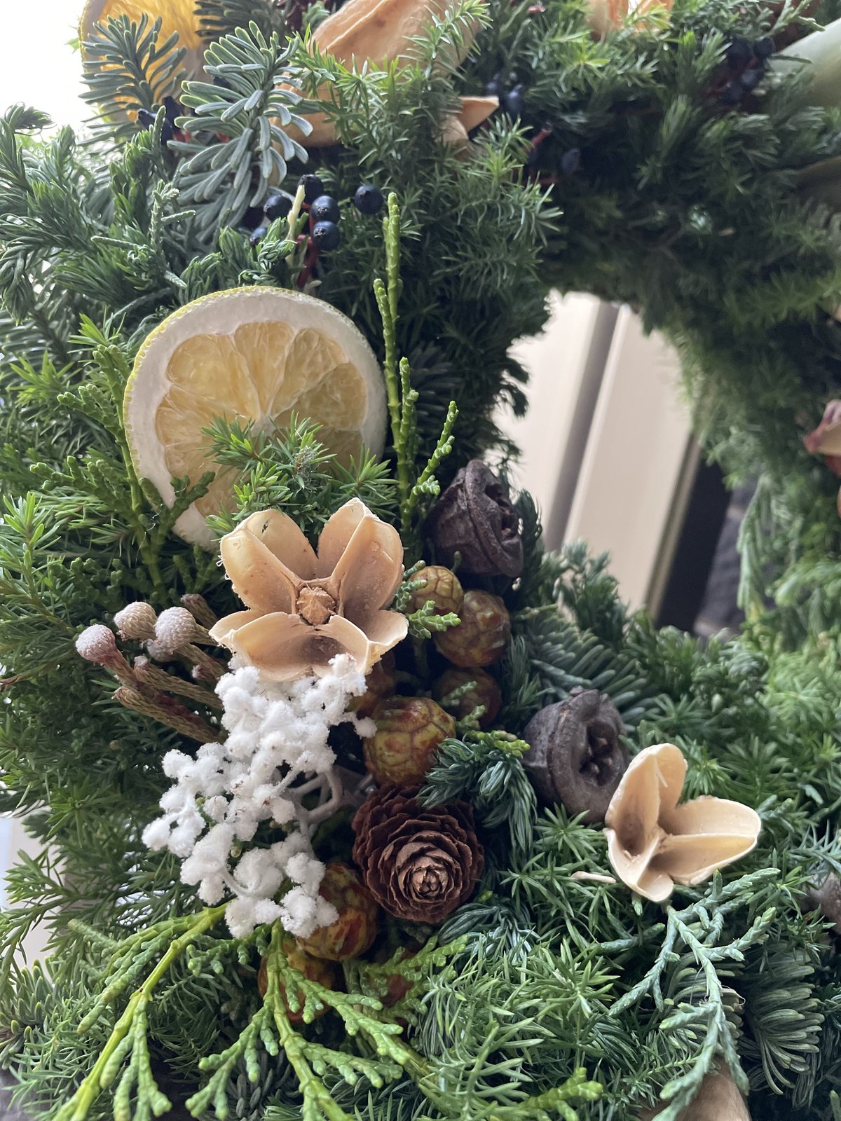 ホワイトブラウン系 針葉樹のリース | fleuristekigi's STORE
