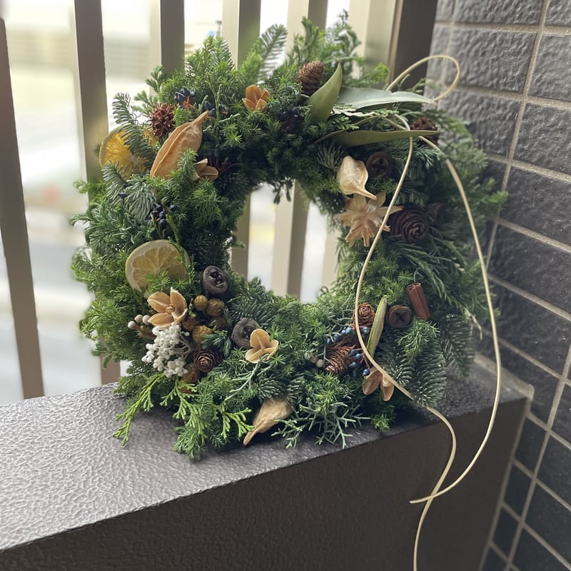 ホワイトブラウン系 針葉樹のリース | fleuristekigi's STORE