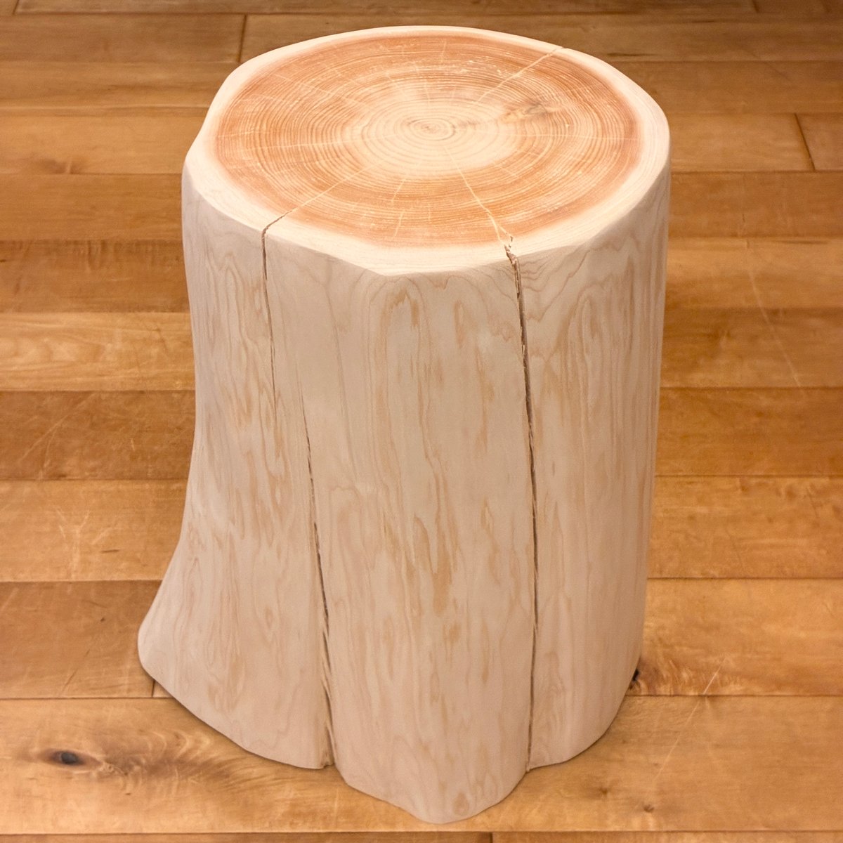 ひのき　丸太 スツール 椅子　No.1682 Hinoki Wood Stool No.1682 | Wood Factory Silky