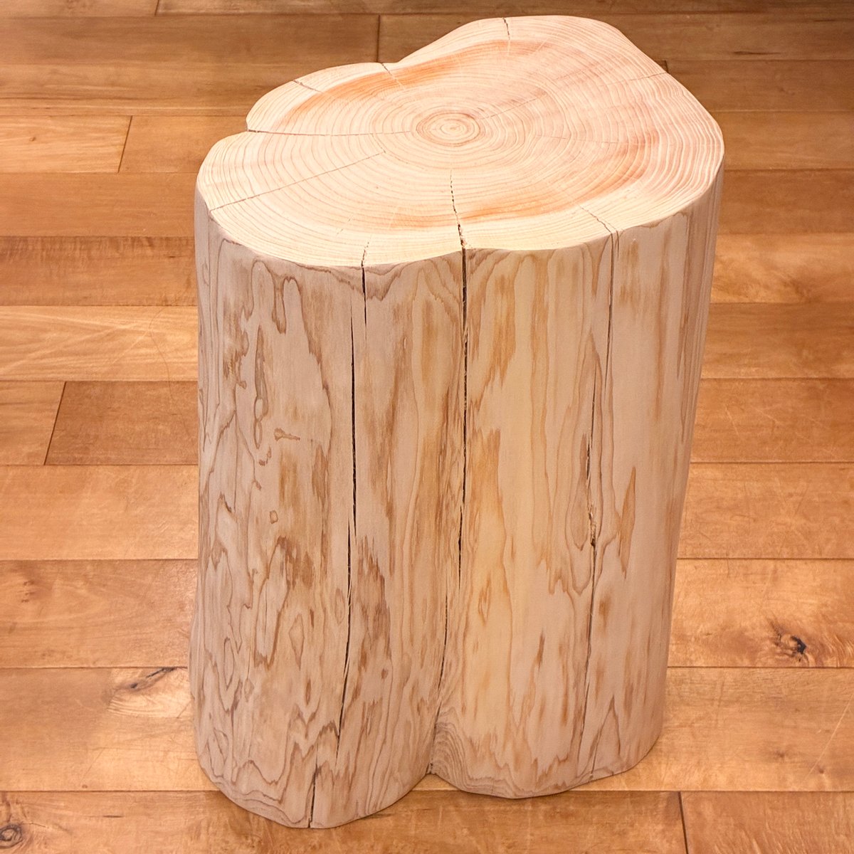 ひのき　丸太 スツール 椅子　No.1667 Hinoki Wood Stool No.1667 | Wood Factory Silky