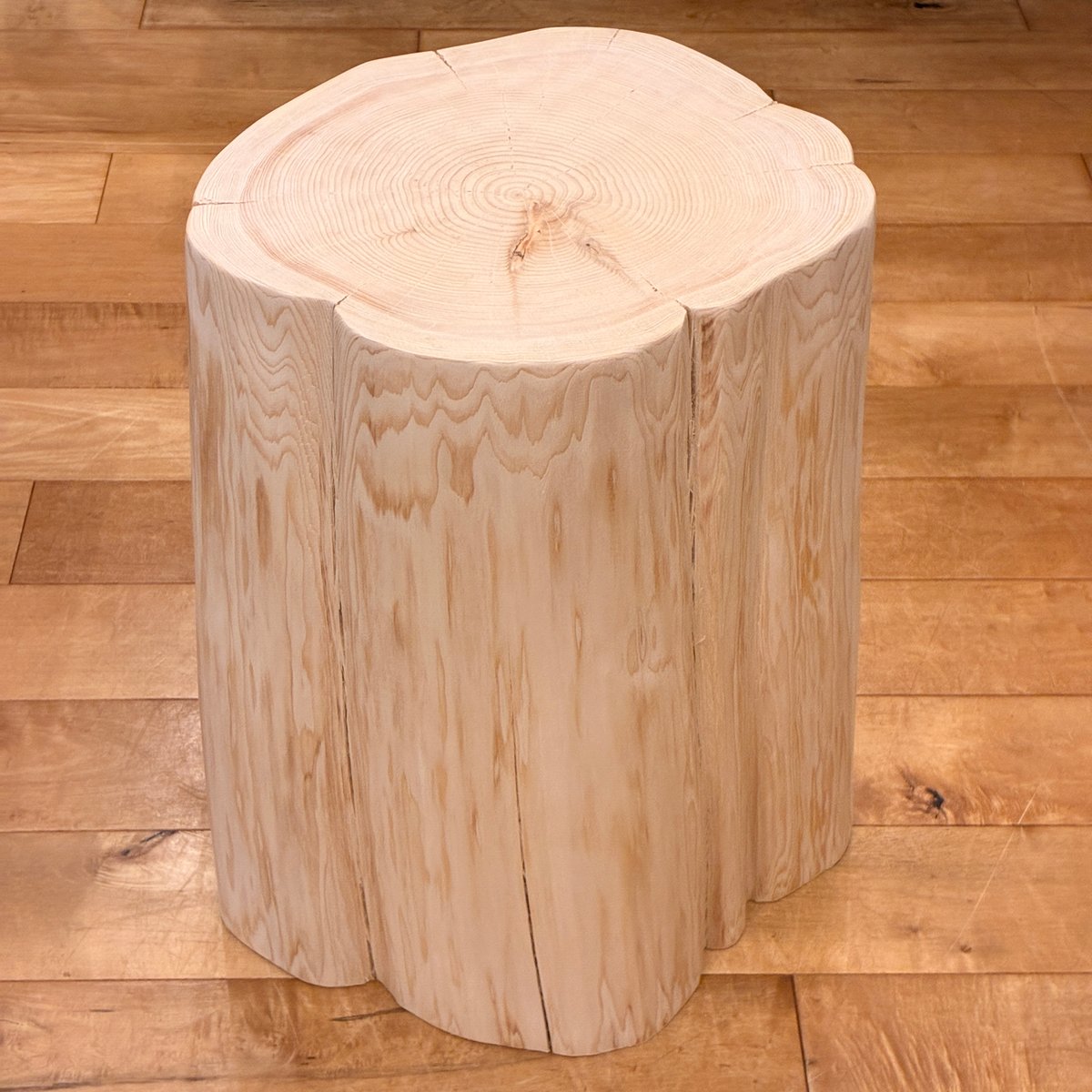 ひのき　丸太 スツール 椅子　No.1681 Hinoki Wood Stool No.1681 | Wood Factory Silky