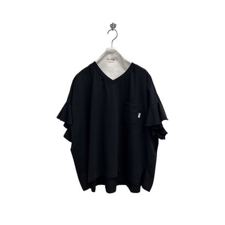 【ayane】ラッフルスリーブVネックTシャツ