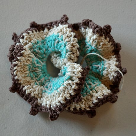 HAMAMOTO NATSUMI ｜ Knit Scrunchie (Brown×Blue)