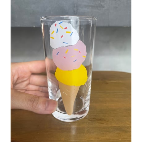 うそみたいなコップ