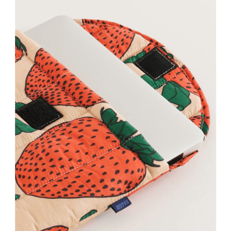 BAGGU Puffy Laptop Sleeve 13"/14" | ストロベリー