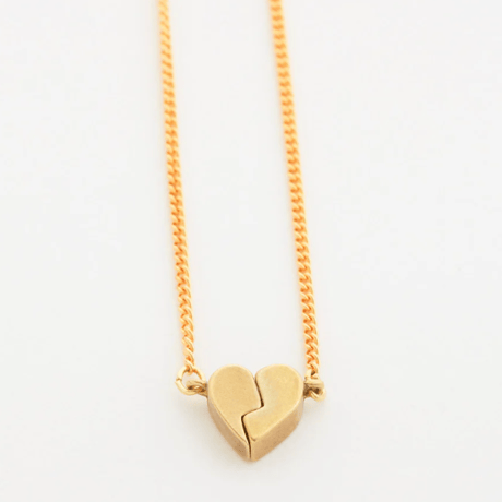 kissing necklace