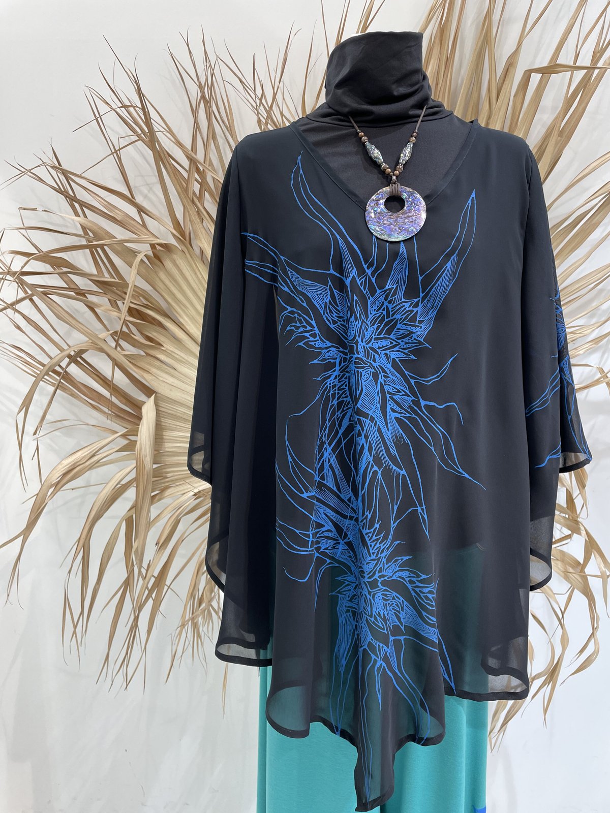 VIVIENNE TAM 黒刺繍チュニック 五分丈 VIVIENNE TAM 黒刺繍チュニック 五分丈
