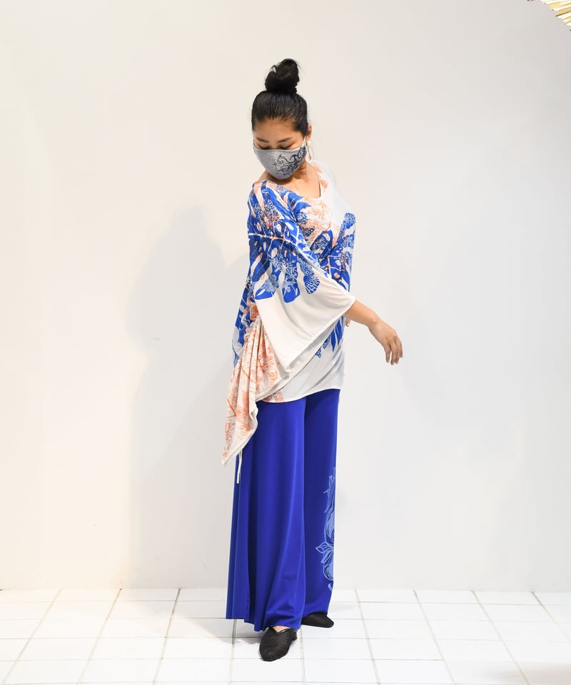 ポンチョ風サイドリボンチュニック（オフホワイト／モンステラ柄