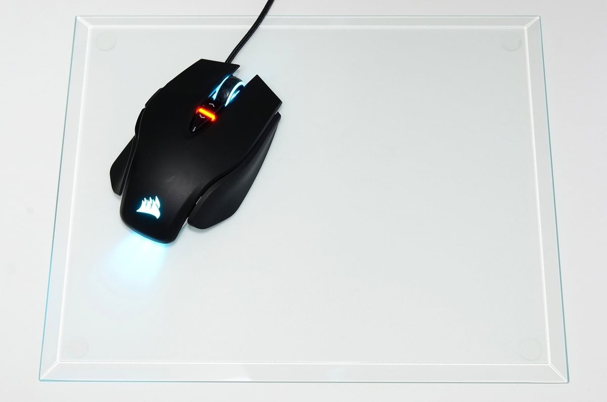 サラサラ質感・ゲーミングガラスマウスパッド【300㎜×400㎜×5㎜厚