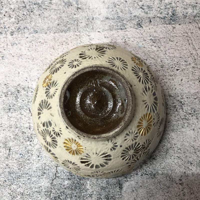 三島手　碗(大) 美しい白象嵌　金海窯 彫三島茶碗 銘 檜垣 | 鶴田 純久の章 お話