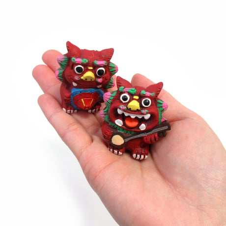 NEW!!　沖縄仲良しシーサー置物　三線花笠　レッド