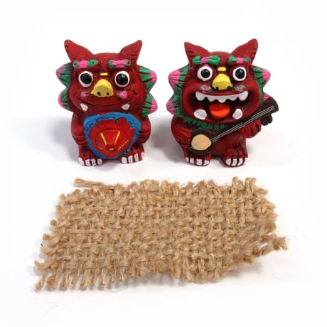 NEW!!　沖縄仲良しシーサー置物　三線花笠　レッド
