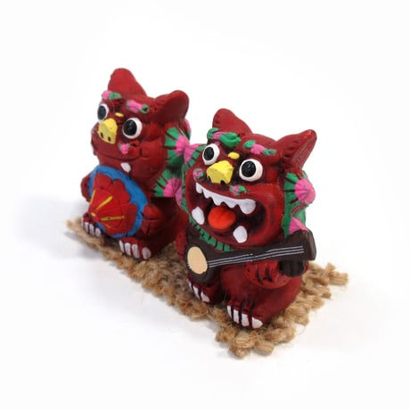 NEW!!　沖縄仲良しシーサー置物　三線花笠　レッド